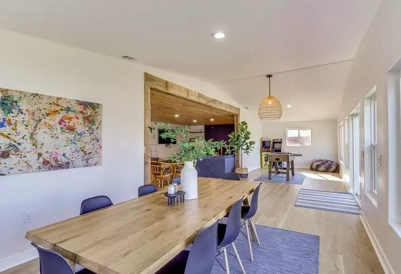 Modern Buckeye Lake Retreat: Game Room & Fire Pit!