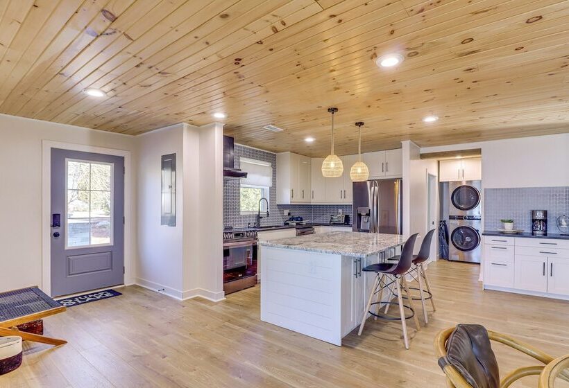 Modern Buckeye Lake Retreat: Game Room & Fire Pit!