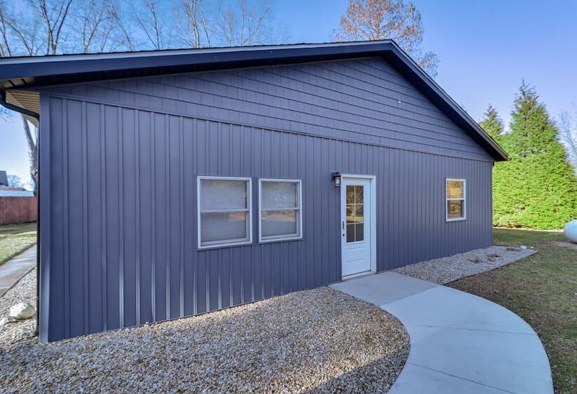 Modern Buckeye Lake Retreat: Game Room & Fire Pit!