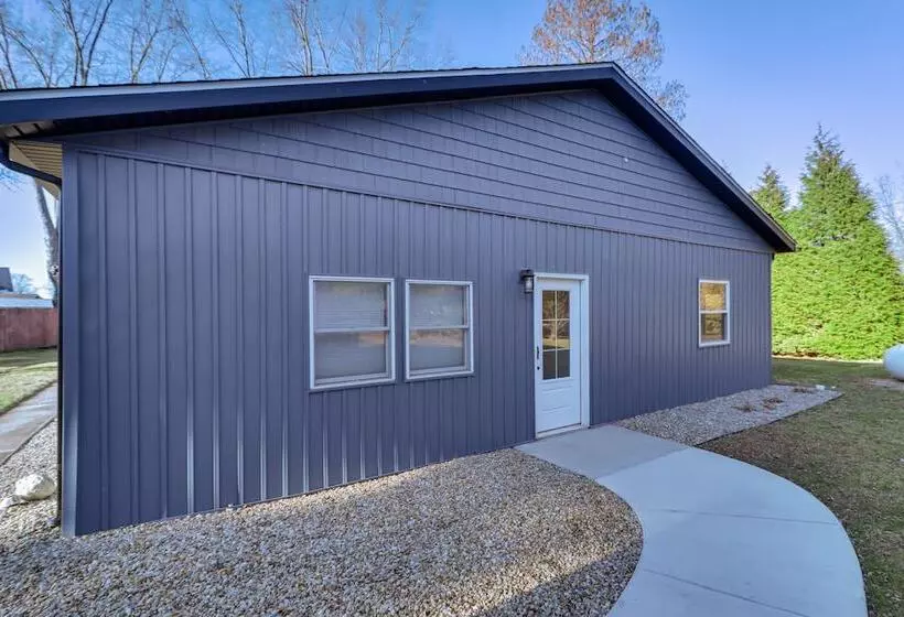 Modern Buckeye Lake Retreat: Game Room & Fire Pit!