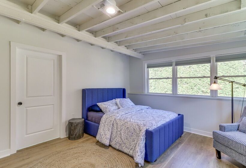 Modern Buckeye Lake Retreat: Game Room & Fire Pit!