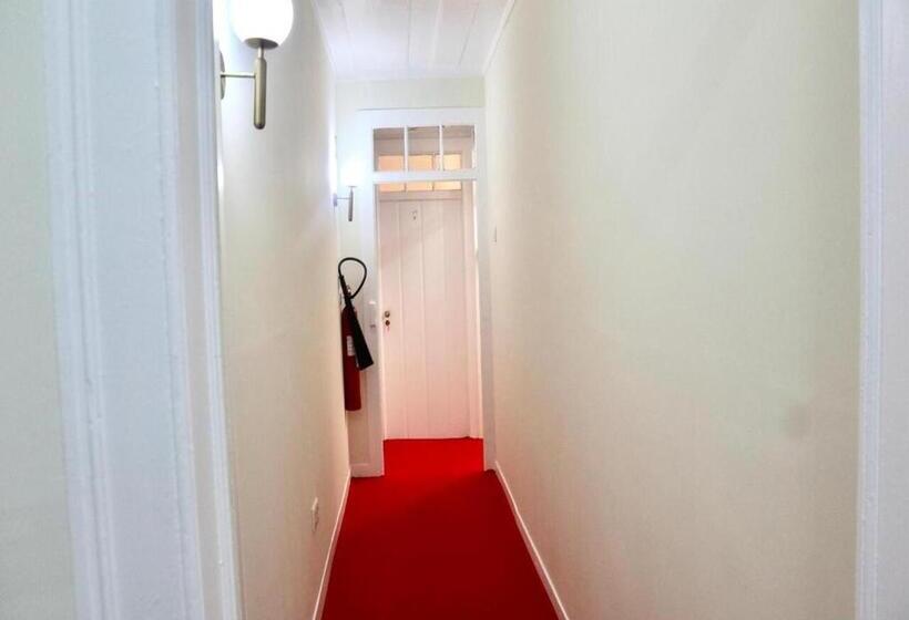 פנסיון Matching Loures Guest House