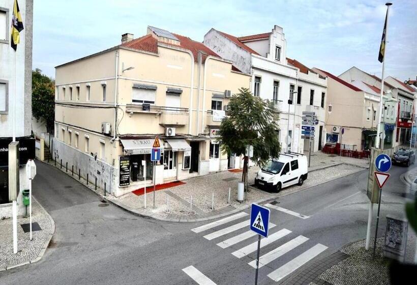 פנסיון Matching Loures Guest House