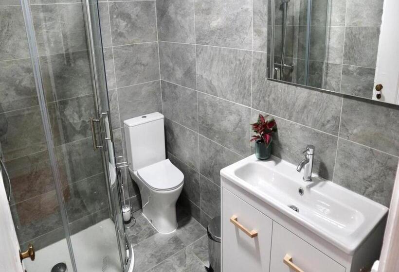 פנסיון Matching Loures Guest House