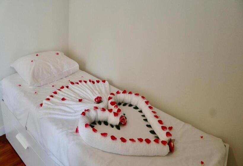 פנסיון Matching Loures Guest House