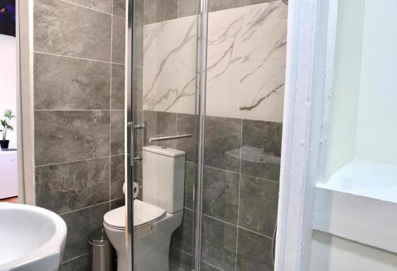 פנסיון Matching Loures Guest House