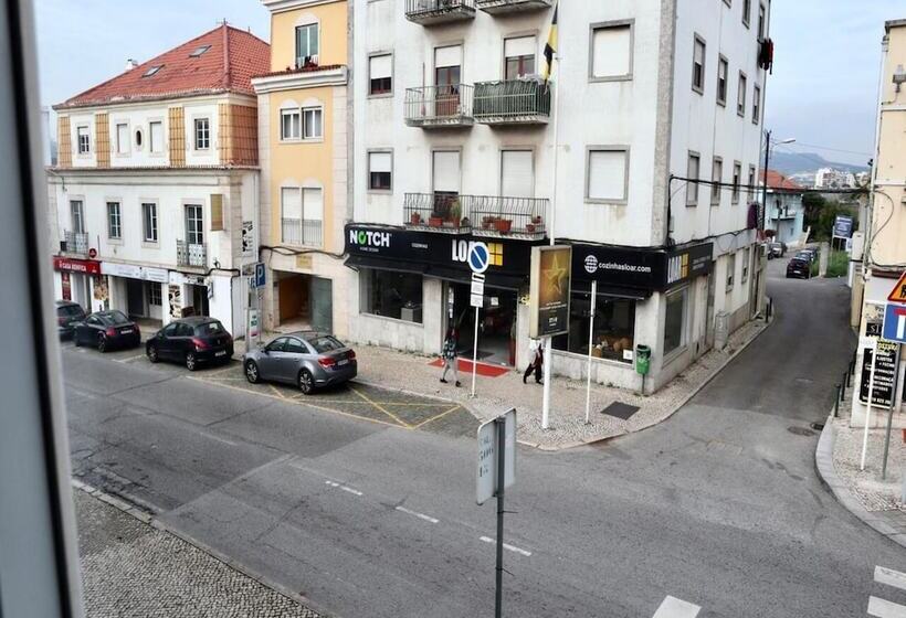 פנסיון Matching Loures Guest House