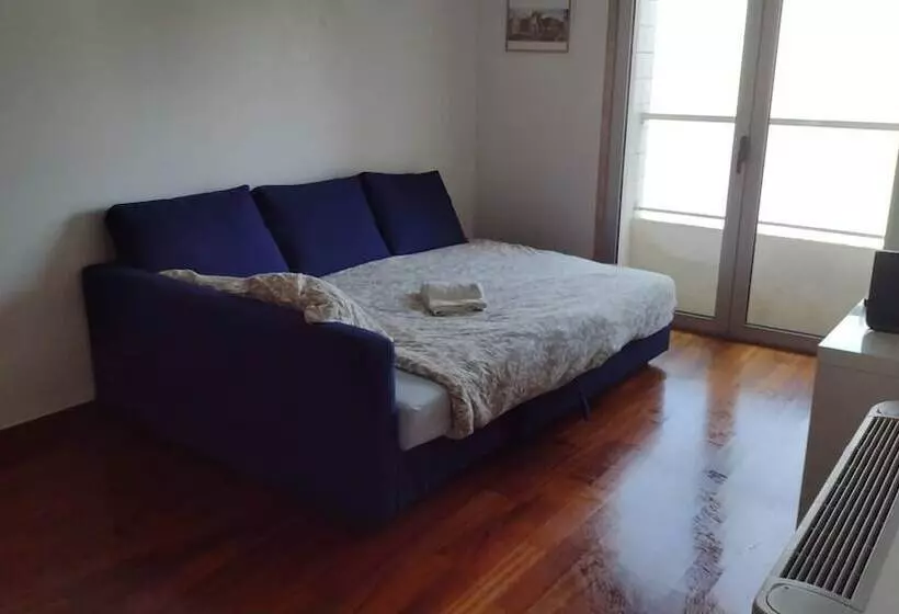 پانسیون Room In Apartment   Room 2   Room In Lisboa, Portugal