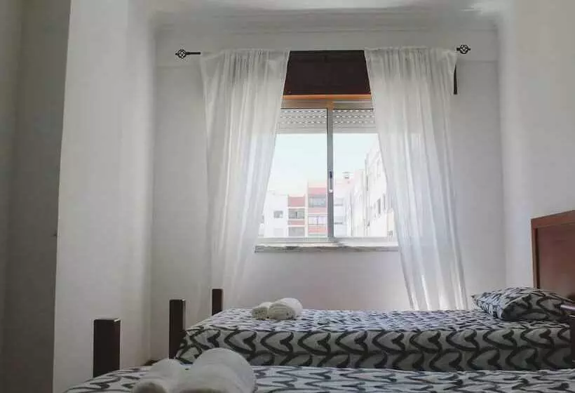 ペンション Room In Apartment   Twin Room 2 In Sintra Massamá Next To Train Station