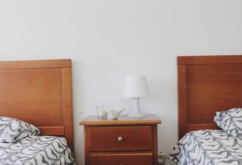 פנסיון Room In Apartment Twin Room 2 In Sintra Massamá Next To Train Station