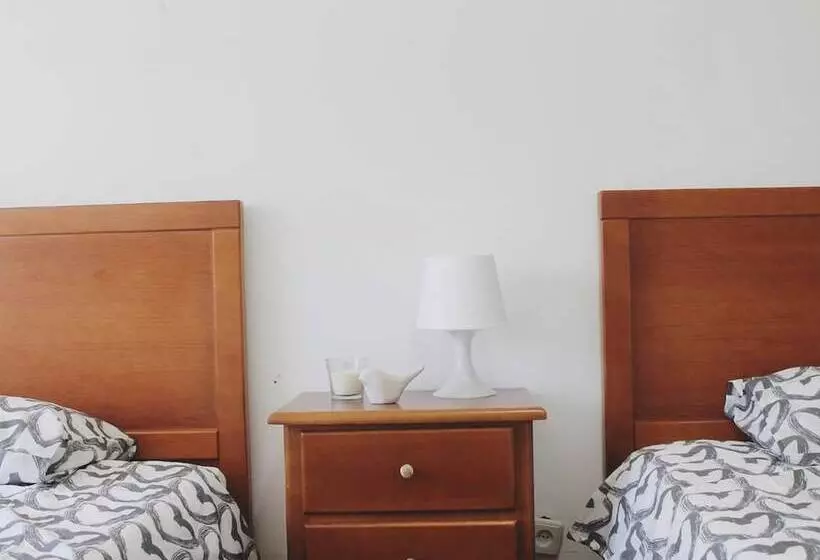 ペンション Room In Apartment   Twin Room 2 In Sintra Massamá Next To Train Station