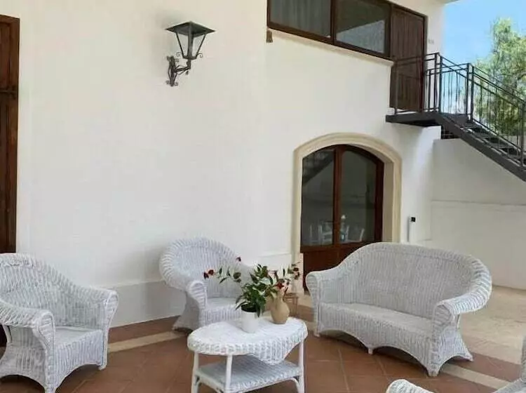 پانسیون Villa Clori