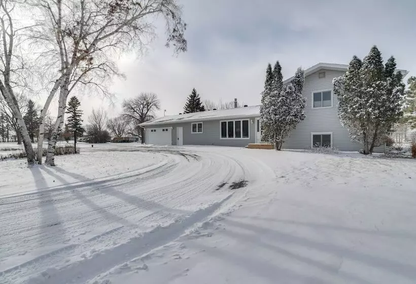 Hot Tub & Fenced Backyard: Moorhead Home!