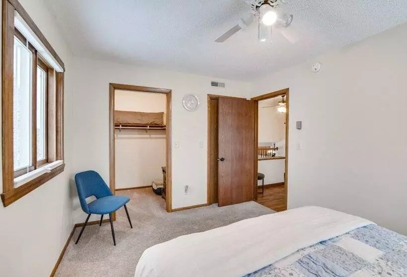 Hot Tub & Fenced Backyard: Moorhead Home!