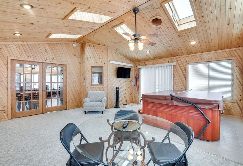 Hot Tub & Fenced Backyard: Moorhead Home!