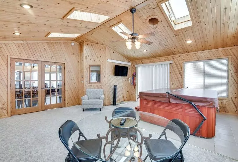 Hot Tub & Fenced Backyard: Moorhead Home!