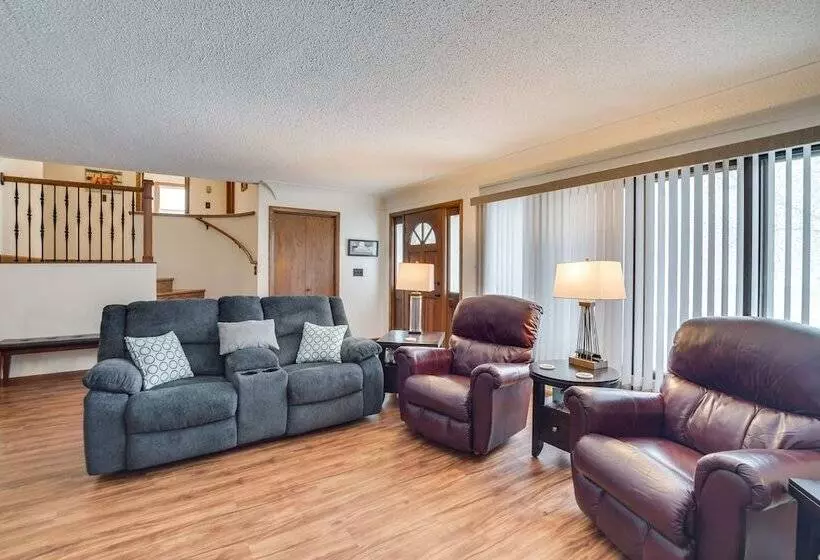 Hot Tub & Fenced Backyard: Moorhead Home!