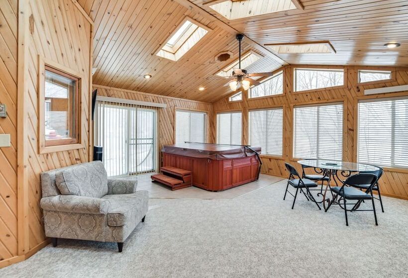 Hot Tub & Fenced Backyard: Moorhead Home!