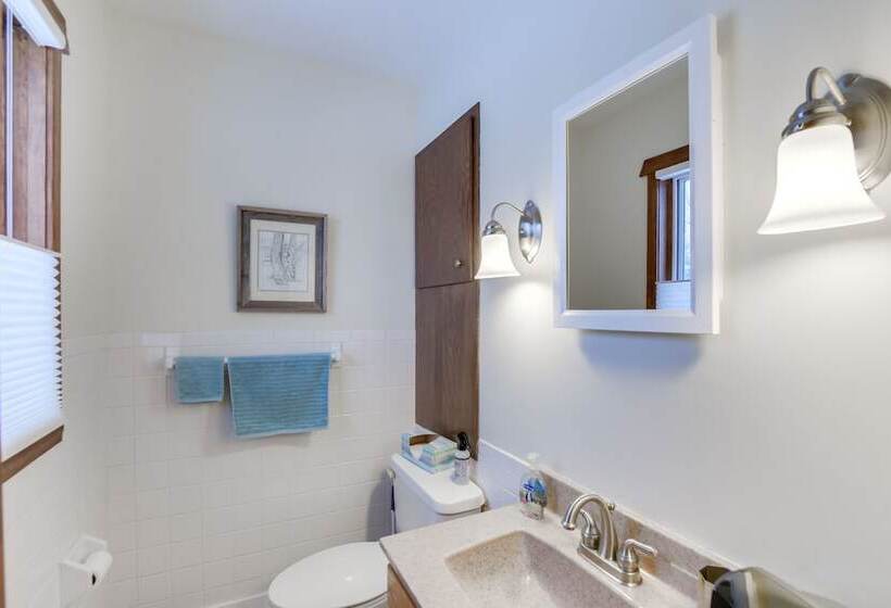 Hot Tub & Fenced Backyard: Moorhead Home!