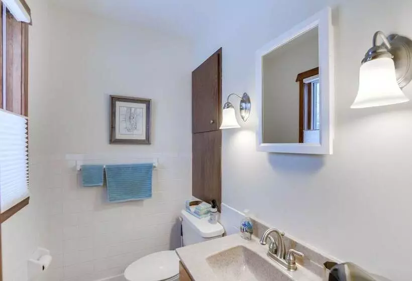 Hot Tub & Fenced Backyard: Moorhead Home!