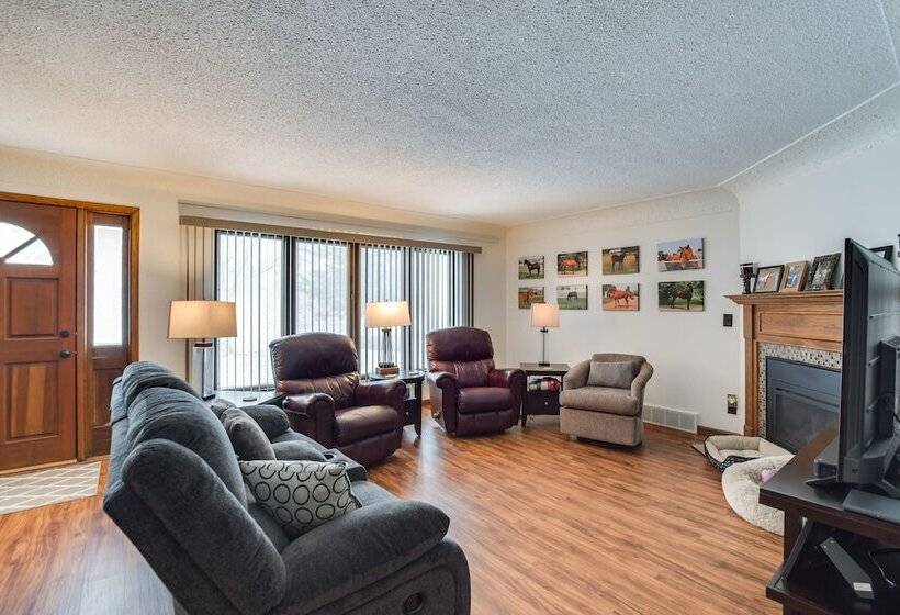 Hot Tub & Fenced Backyard: Moorhead Home!