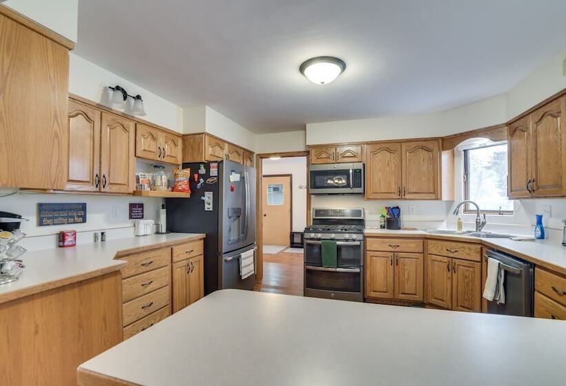 Hot Tub & Fenced Backyard: Moorhead Home!