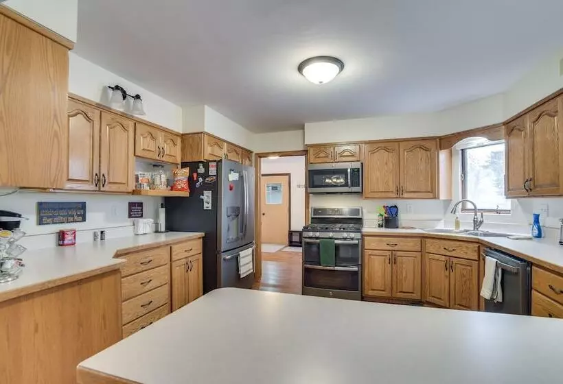 Hot Tub & Fenced Backyard: Moorhead Home!