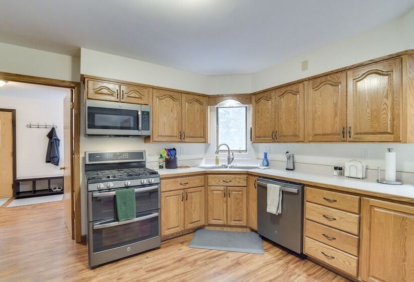 Hot Tub & Fenced Backyard: Moorhead Home!