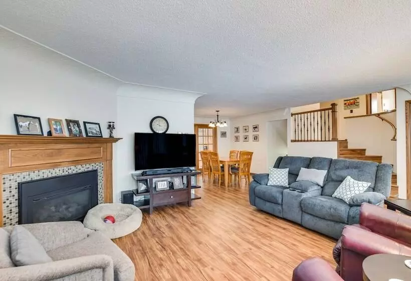 Hot Tub & Fenced Backyard: Moorhead Home!