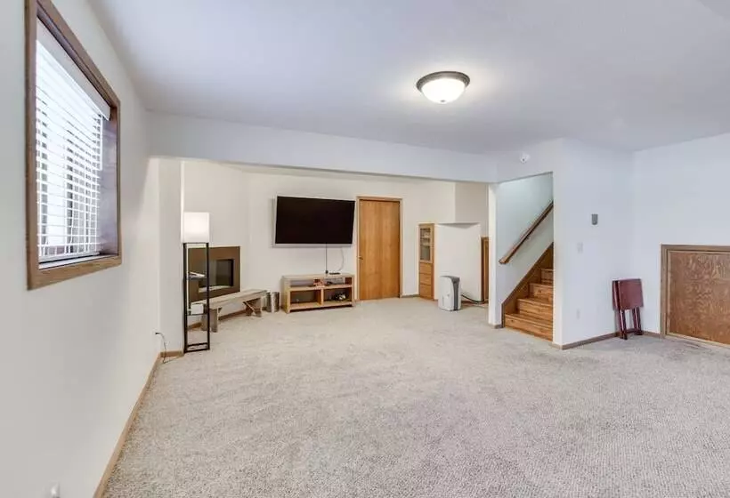 Hot Tub & Fenced Backyard: Moorhead Home!