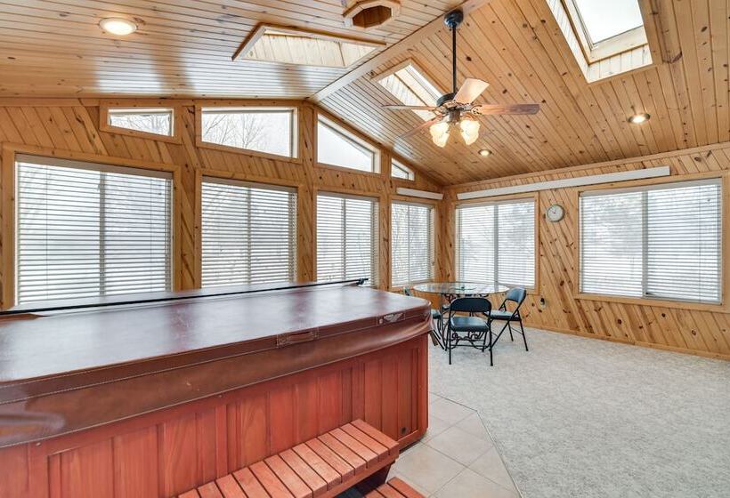 Hot Tub & Fenced Backyard: Moorhead Home!