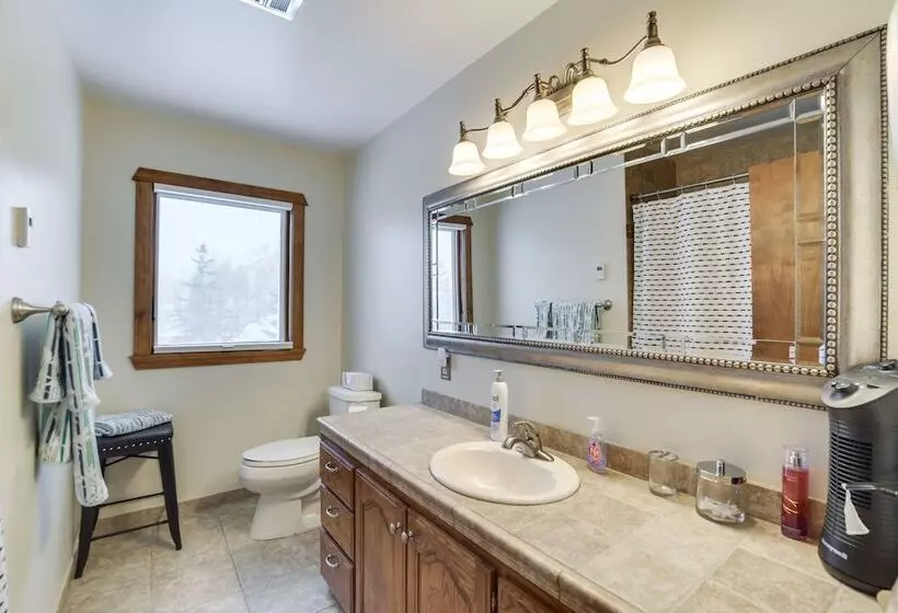 Hot Tub & Fenced Backyard: Moorhead Home!