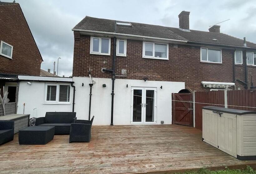 Резиденция Beautiful 3 Bed House In Romford
