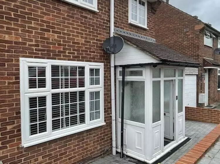 Residenssi Beautiful 3 Bed House In Romford