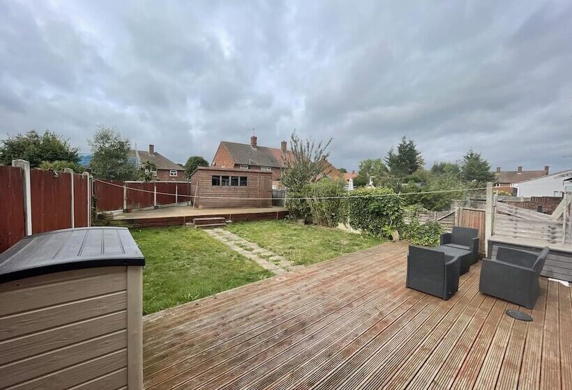 Резиденция Beautiful 3 Bed House In Romford
