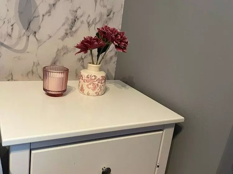 Residenssi Beautiful 3 Bed House In Romford