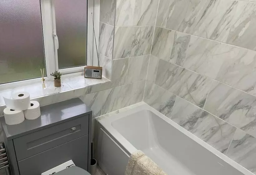 Residenssi Beautiful 3 Bed House In Romford