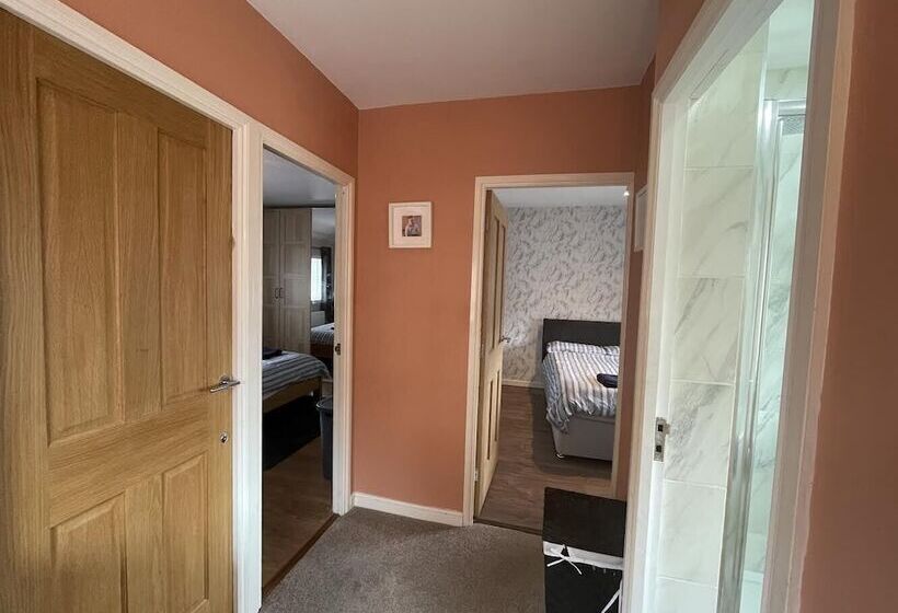 Резиденция Beautiful 3 Bed House In Romford