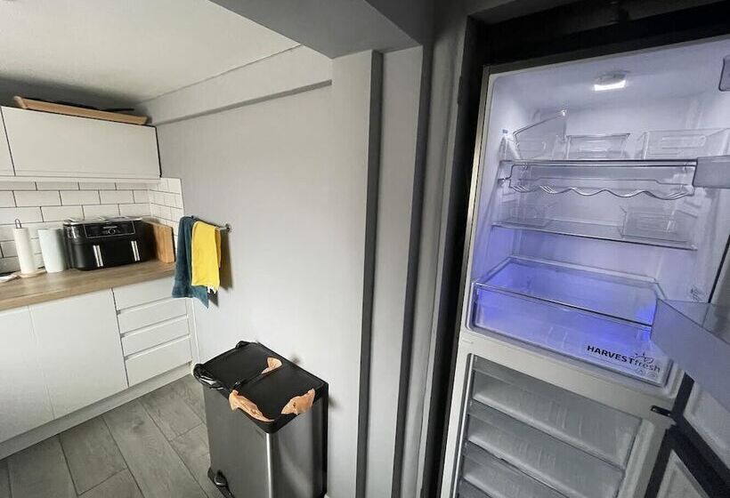 Резиденция Beautiful 3 Bed House In Romford