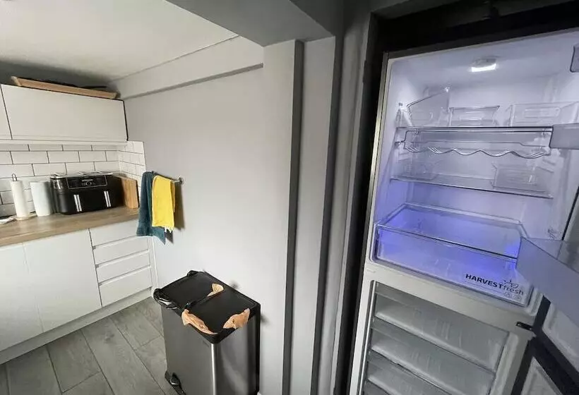 Residenssi Beautiful 3 Bed House In Romford