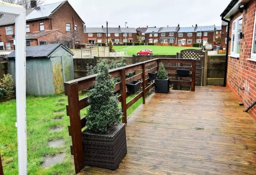 Residenssi Stylish 6 Bed Home