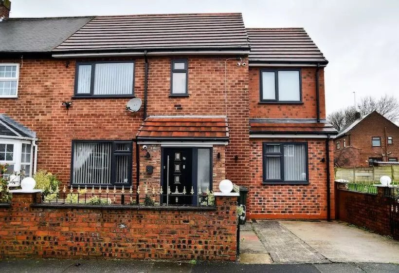 Residenssi Stylish 6 Bed Home