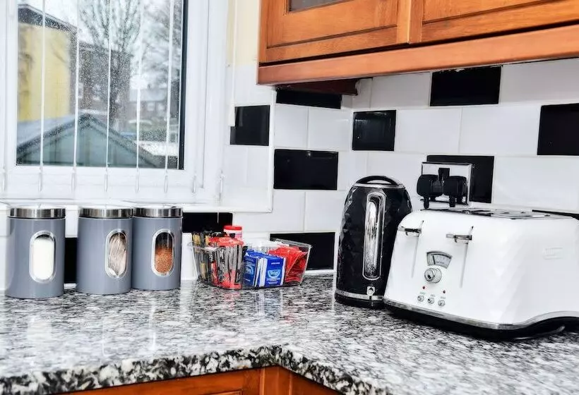 Residenssi Stylish 6 Bed Home