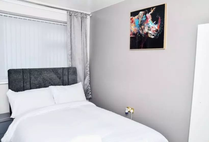 Residenssi Stylish 6 Bed Home