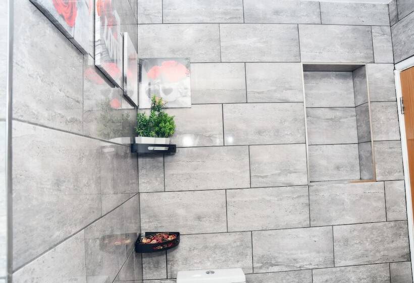 レジデンス Stylish 6 Bed Home