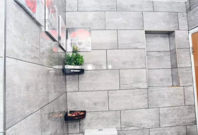 Residenssi Stylish 6 Bed Home