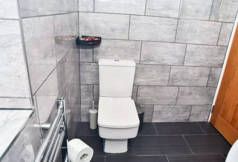 Residenssi Stylish 6 Bed Home