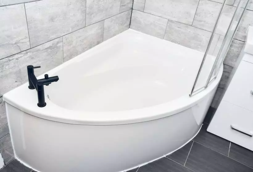 Residenssi Stylish 6 Bed Home