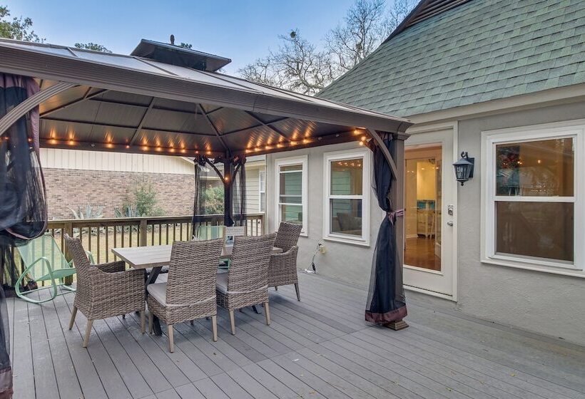 Serene Savannah Retreat W/ Waterfront Deck!