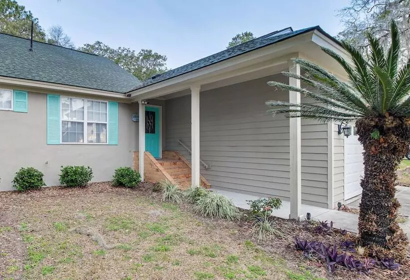 Serene Savannah Retreat W/ Waterfront Deck!